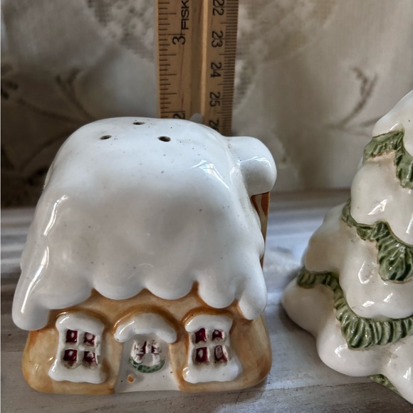 Lefton vintage Salt & pepper winter cottage and tree - Picture 2 of 5